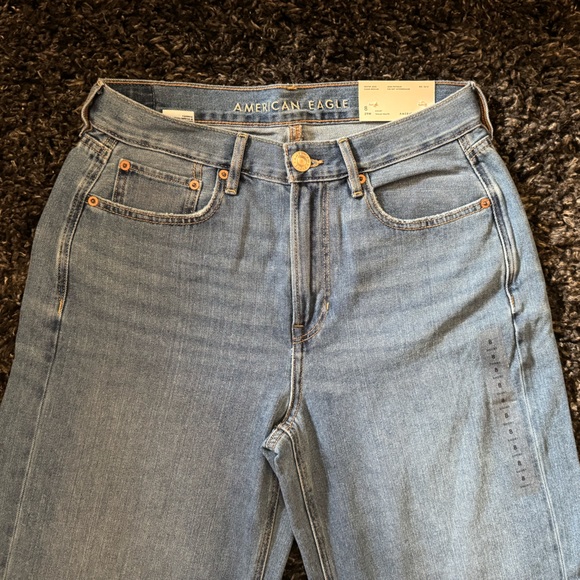 AE Size 8. High-rise Short Length Baggy Jean. - Picture 3 of 12